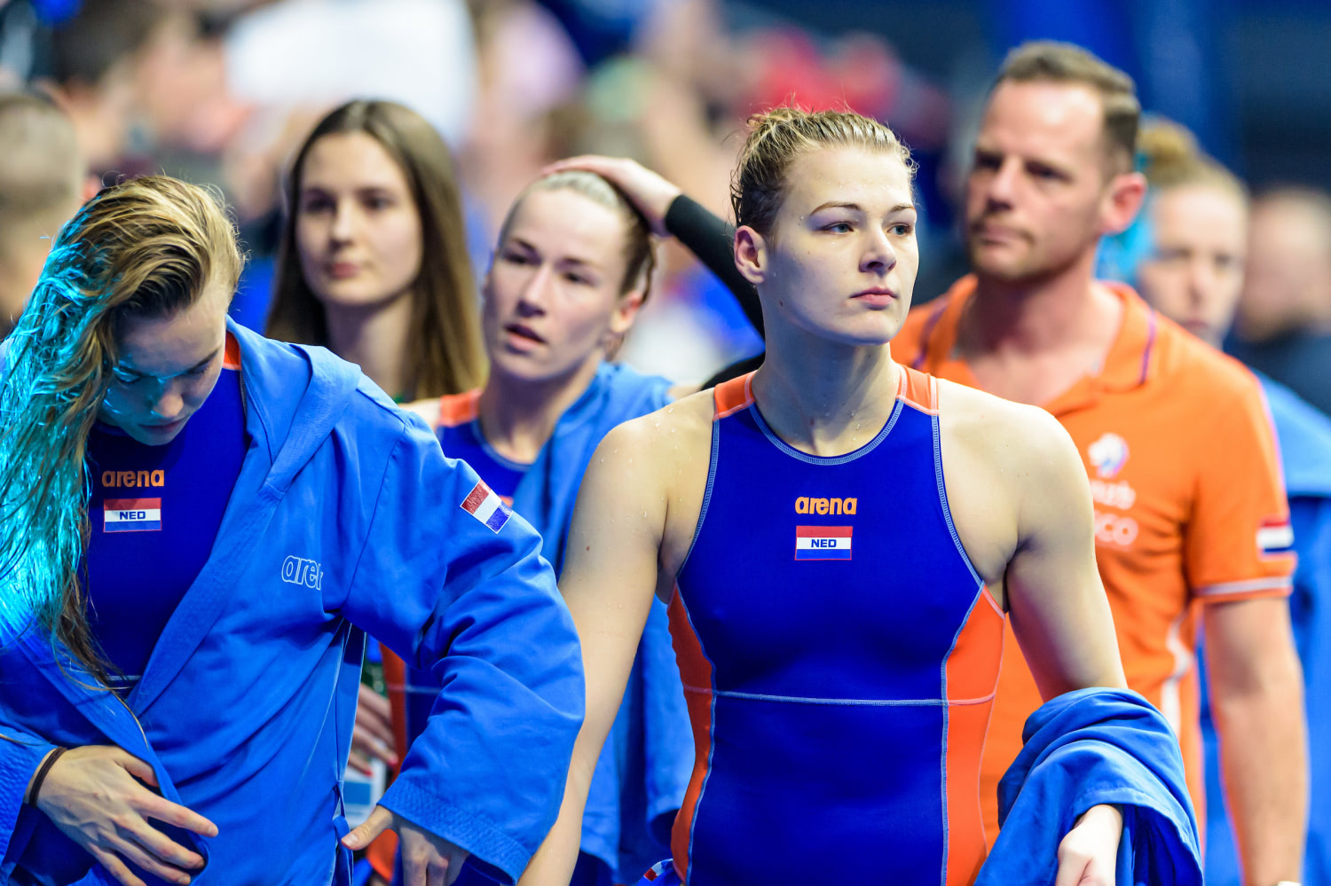 Bente Rogge, Nomi Stomphorst, Simone van der Kraats en fysio Mark Smit balen (Beeldboot / Gertjan Kooij)